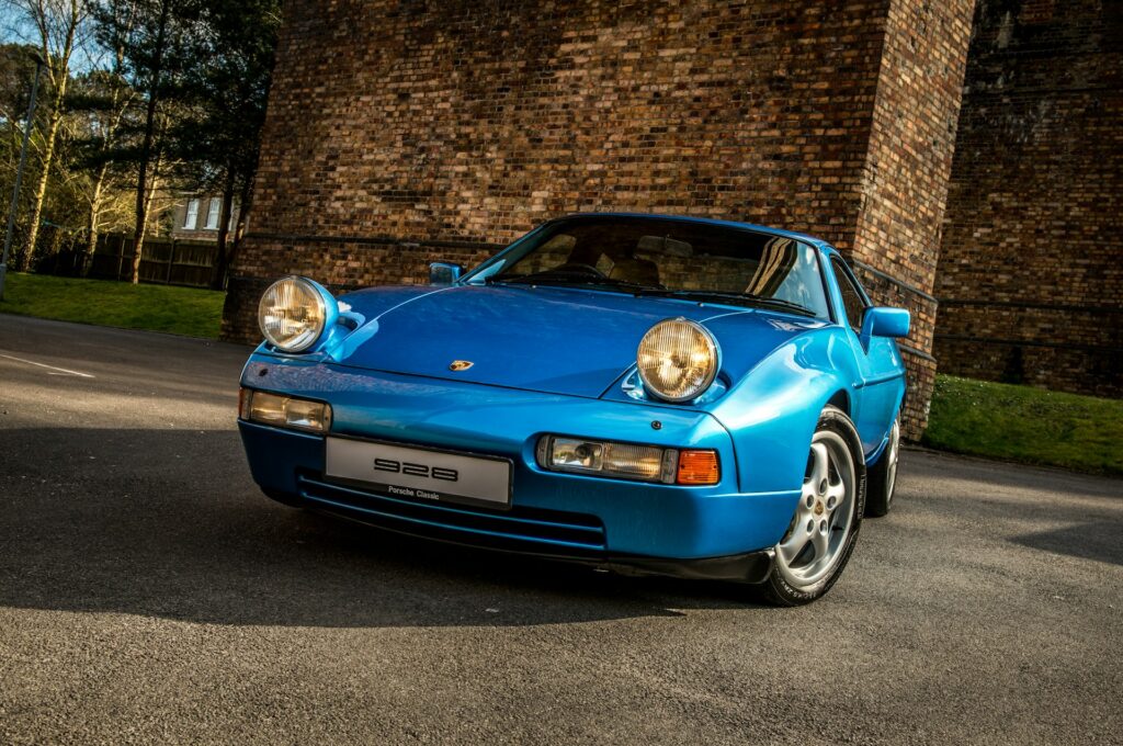Porsche 928 vista laterale