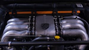 Motore Porsche a sei cilindri boxer in dettaglio