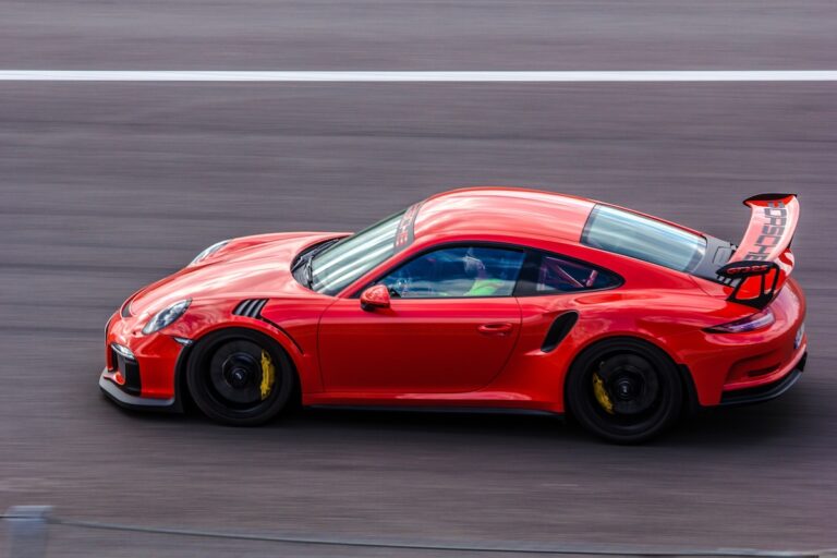 Porsche impegnata in una sessione di sviluppo al Nürburgring