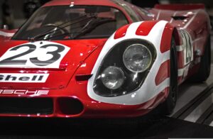 Porsche impegnata durante la 24 Ore di Le Mans